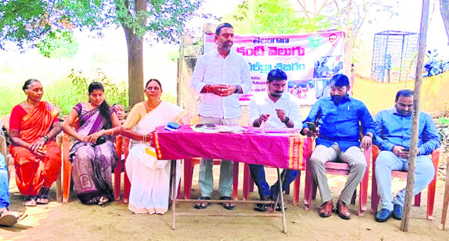 మాట్లాడుతున్న శ్రీకాంత్‌రెడ్డి
1