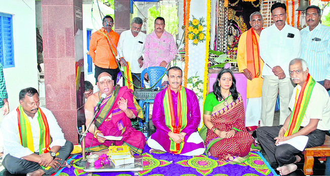 ఉగాది పంచాంగ శ్రవణంలో ఎస్పీలు మలికాగర్గ్, వకుల్ జిందాల్ దంపతులు 1