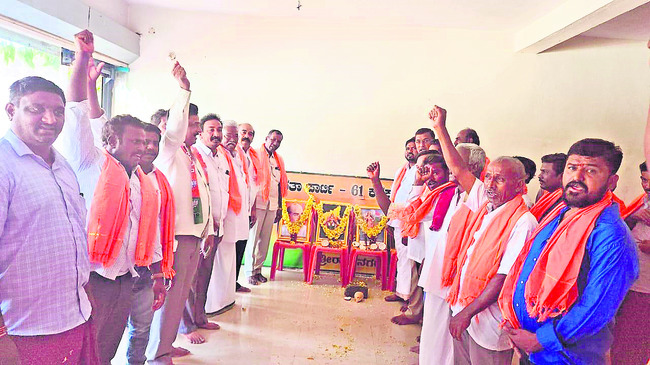 ప్రారంభిస్తున్న ఎమ్మెల్యే బసవరాజ్ 1