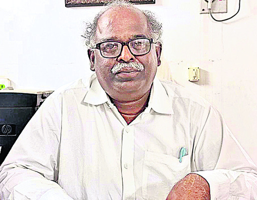 మాట్లాడుతున్న పీఆర్ ఇంజినీరింగ్ అధికారి కృష్ణాజీ1