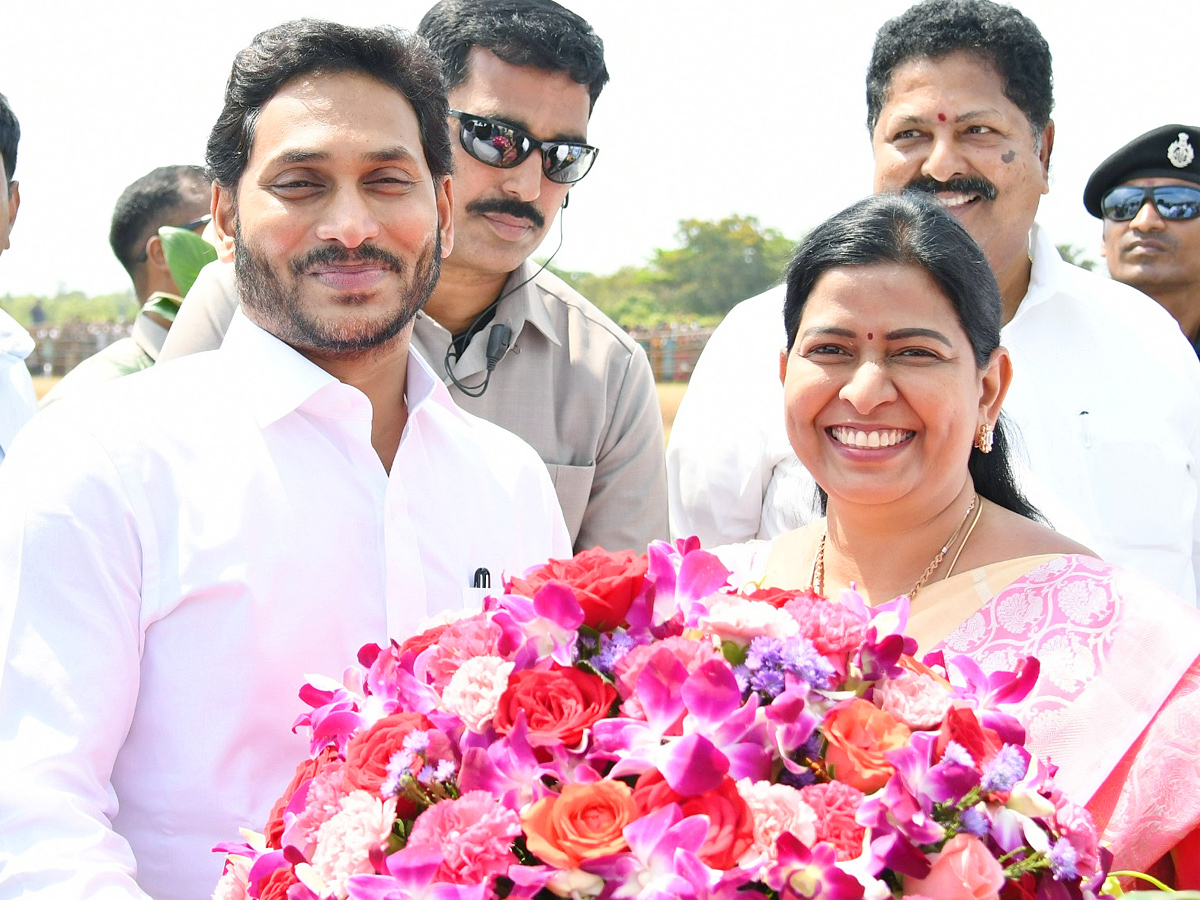 CM YS Jagan Entry At Denduluru Photos - Sakshi9