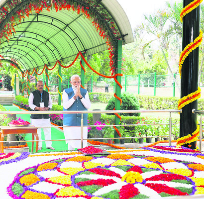 చిక్కబళ్లాపుర వద్ద ముద్దేనహళ్లిలో మోక్షగుండం సమాధికి మోదీ శ్రద్ధాంజలి4