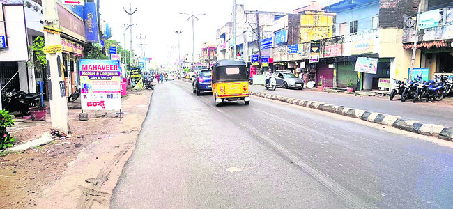 యావర్రోడ్డుపై ఏర్పాటు చేసిన ఫ్లెక్సీ2