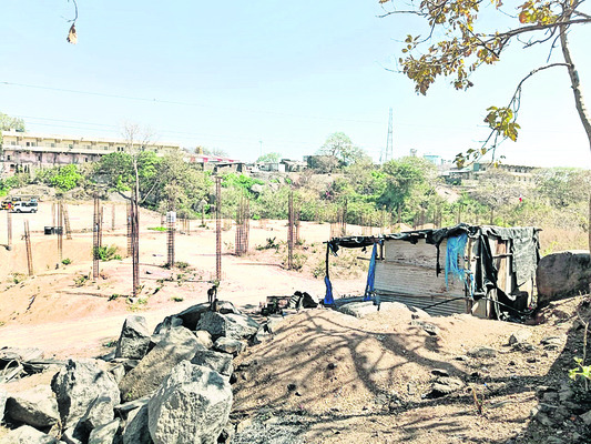పునాదుల్లోనే నిలిచిన మాలవిరమణ మండపం1