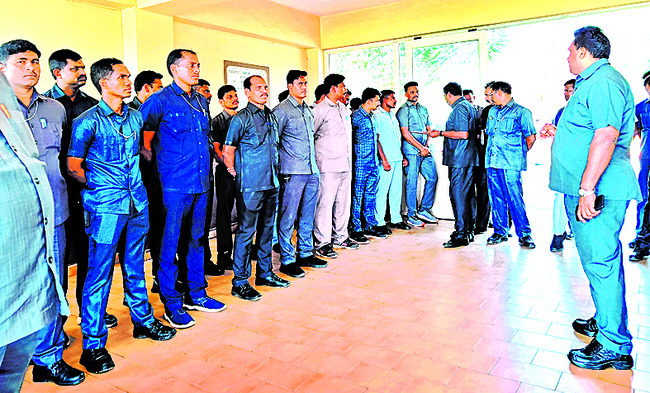 జీ–20 సదస్సుకు డ్రైస్ కోడ్తో సిద్ధమైన సిబ్బంది1