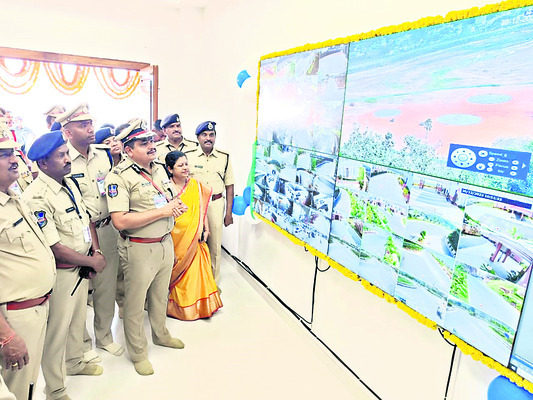 కొండపై కమాండ్ కంట్రోల్ రూం (ఫైల్)2