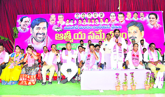బీబీనగర్: ఆత్మీయ సమ్మేళనంలో మాట్లాడుతున్న మంత్రి జగదీశ్రెడ్డి
1