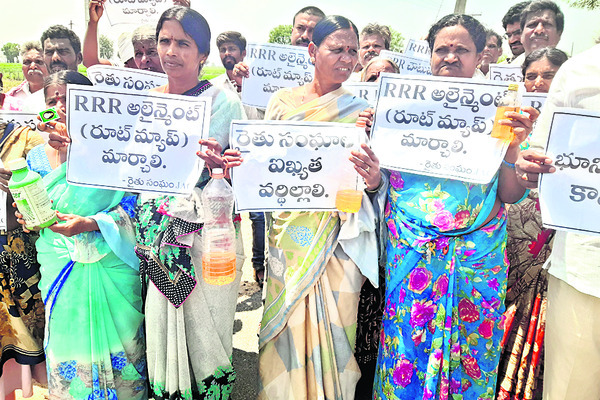 పెట్రోల్ డబ్బాలతో వచ్చిన మహిళా రైతులు 1