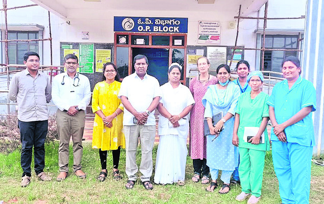 ఎంసీహెచ్ వద్ద ఫెర్నాండెజ్ ఫౌండేషన్ ప్రతినిధులు1