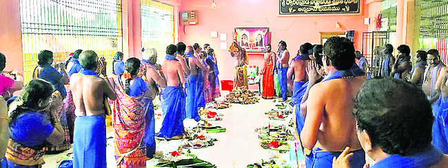 27ఆర్వీపీ44: జగన్మోహినీ కేశవస్వామి ఆలయంలో దీక్షలు ప్రారంభించిన భక్తులు 1