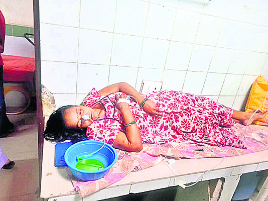 చికిత్స పొందుతున్న
కనక మహలక్ష్మి3