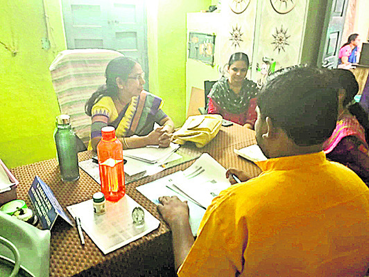 విచారణ చేపడుతున్న అధికారి శ్రీమతి2