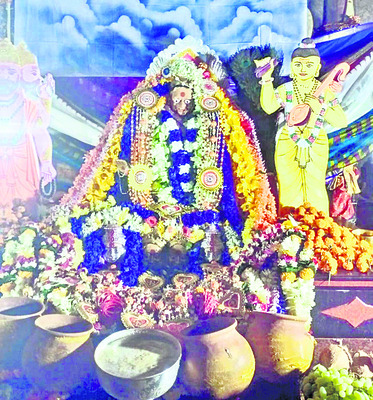 పూజలందుకుంటున్న తరతరణి అమ్మవారు2