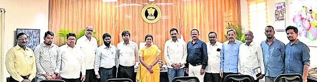 కలెక్టర్తో రెడ్క్రాస్సొసైటీ కార్యవర్గం2
