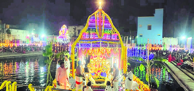 పుష్కరిణిలో తెప్పపై విహరిస్తున్న 
శ్రీదేవి, భూదేవి సమేత వేదనారాయణ స్వామి 2
