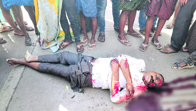 రక్తపు మడుగులో కోటా ప్రతాప్‌రెడ్డి మృతదేహం   
1