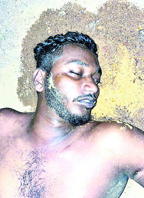 మల్లేశ్‌ మృతదేహం
1