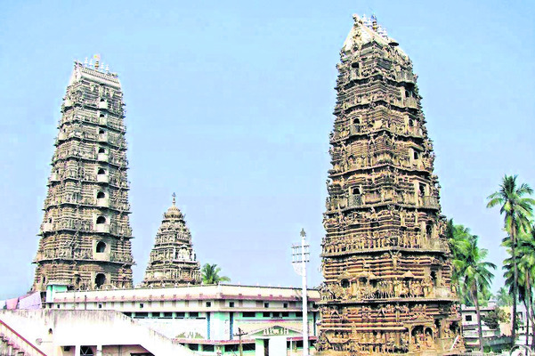 జి.మామిడాడలో కోదండ రామాలయం గోపురాలు 1