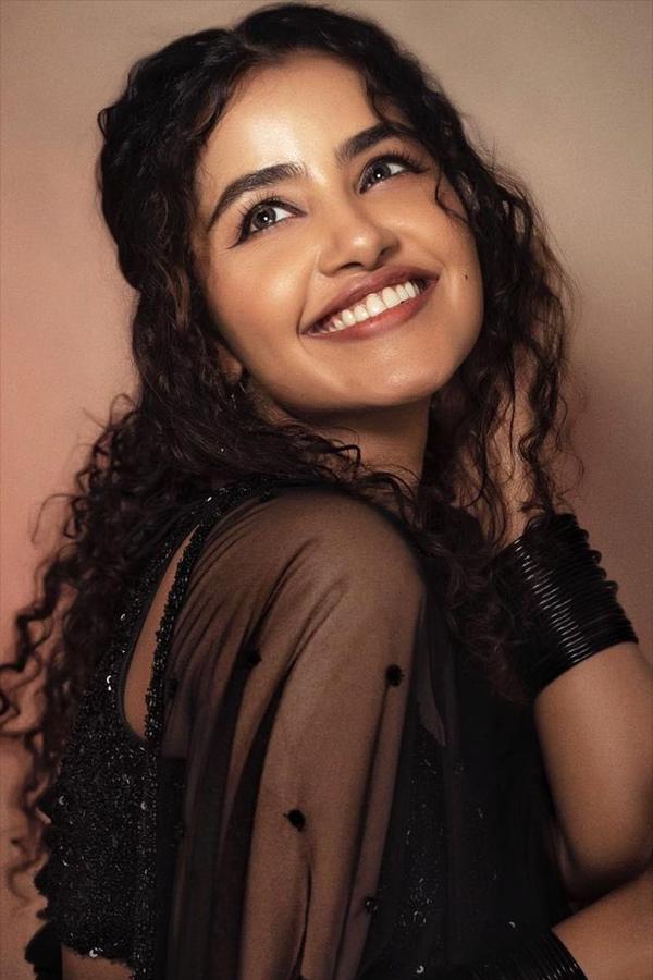 Actress Anupama Parameswaran Latest Stunning Photos - Sakshi9