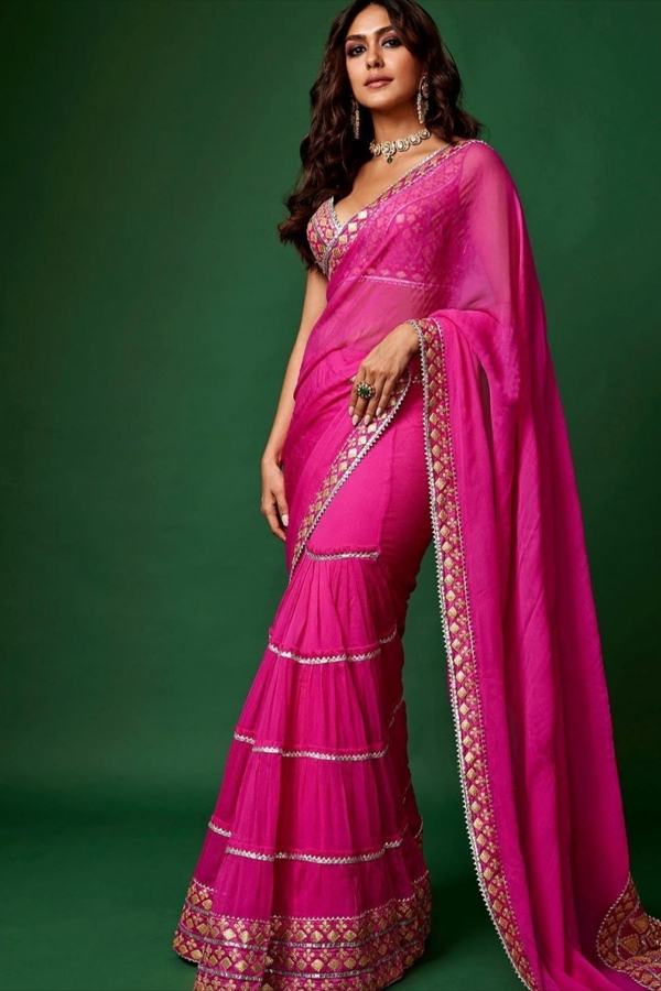 Actress Mrunal Thakur Latest Beautiful Photos - Sakshi19