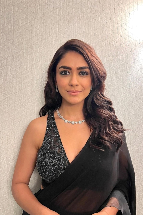 Actress Mrunal Thakur Latest Beautiful Photos - Sakshi24