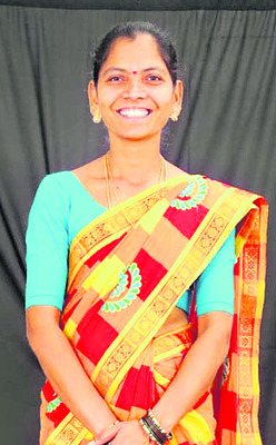 సర్పంచ్‌ 
కనక ప్రతిభ 
3