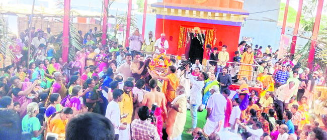 నగరంలోని పెద్ద రాంమందిరంలో..5