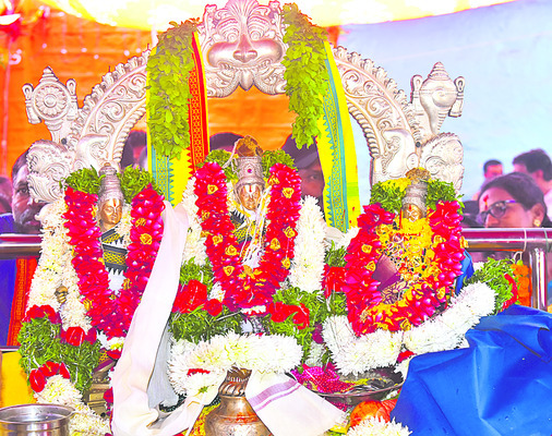 కల్యాణశోభలో శ్రీ సీతారాములు1