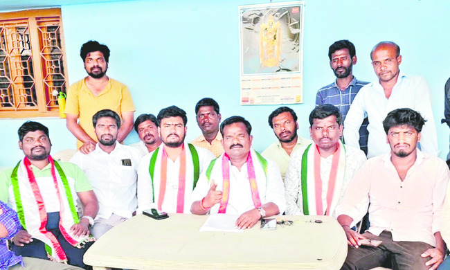 మాట్లాడుతున్న యాదగిరి2