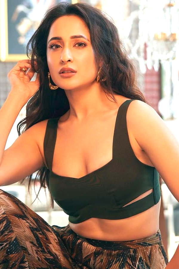 Kanche Movie Heroine Pragya Jaiswal Photos - Sakshi3