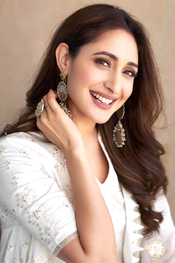 Kanche Movie Heroine Pragya Jaiswal Photos - Sakshi8