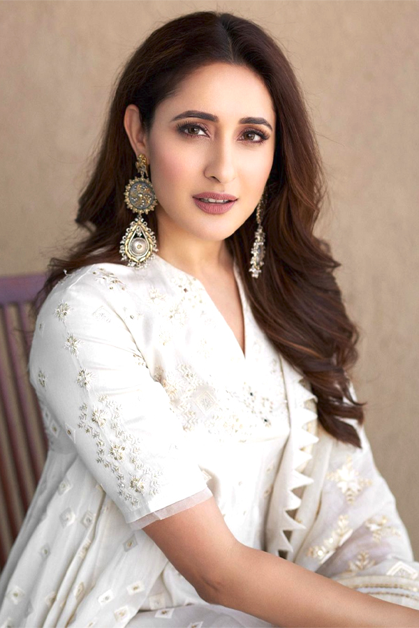 Kanche Movie Heroine Pragya Jaiswal Photos - Sakshi11