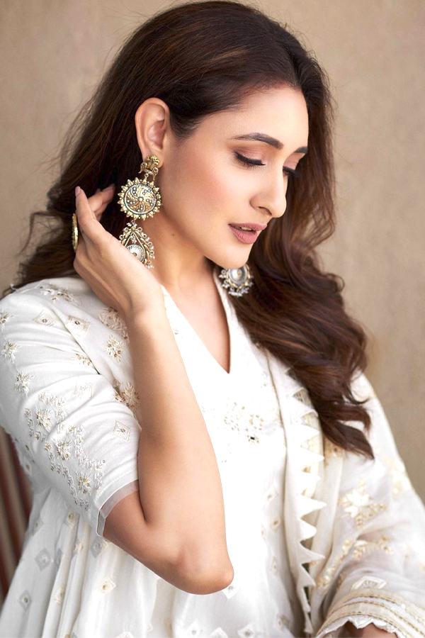 Kanche Movie Heroine Pragya Jaiswal Photos - Sakshi12