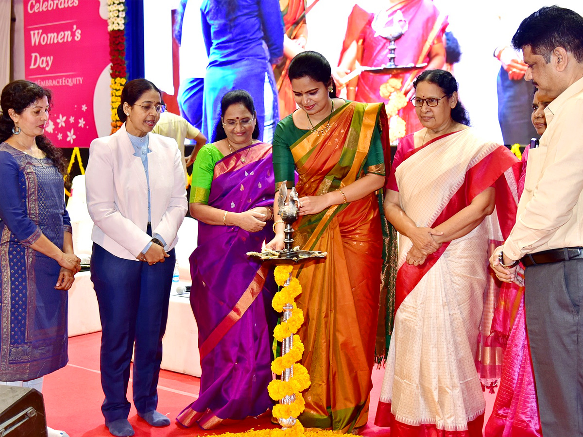 Minister Vidadala Rajini Participated in International Womens Day Celebrations Photos - Sakshi8