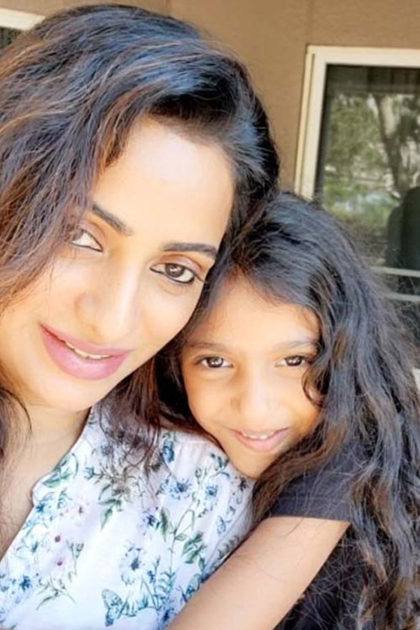 Anchor Udaya Bhanu Family Children Photos - Sakshi15