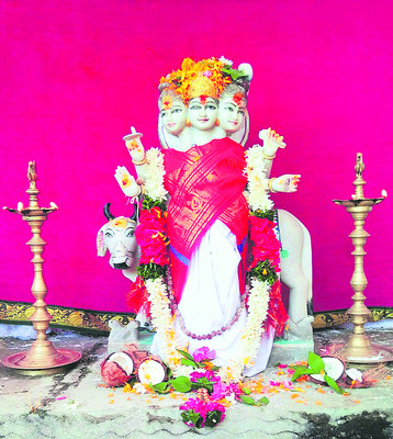 దత్తాత్రేయ స్వామి విగ్రహం1
