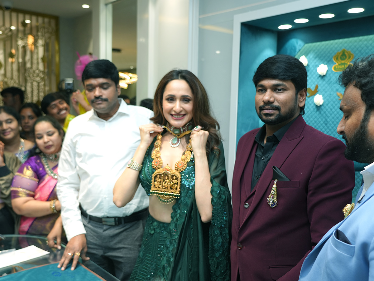 Pragya Jaiswal at Jewellery Shop at Hyderabad - Sakshi4