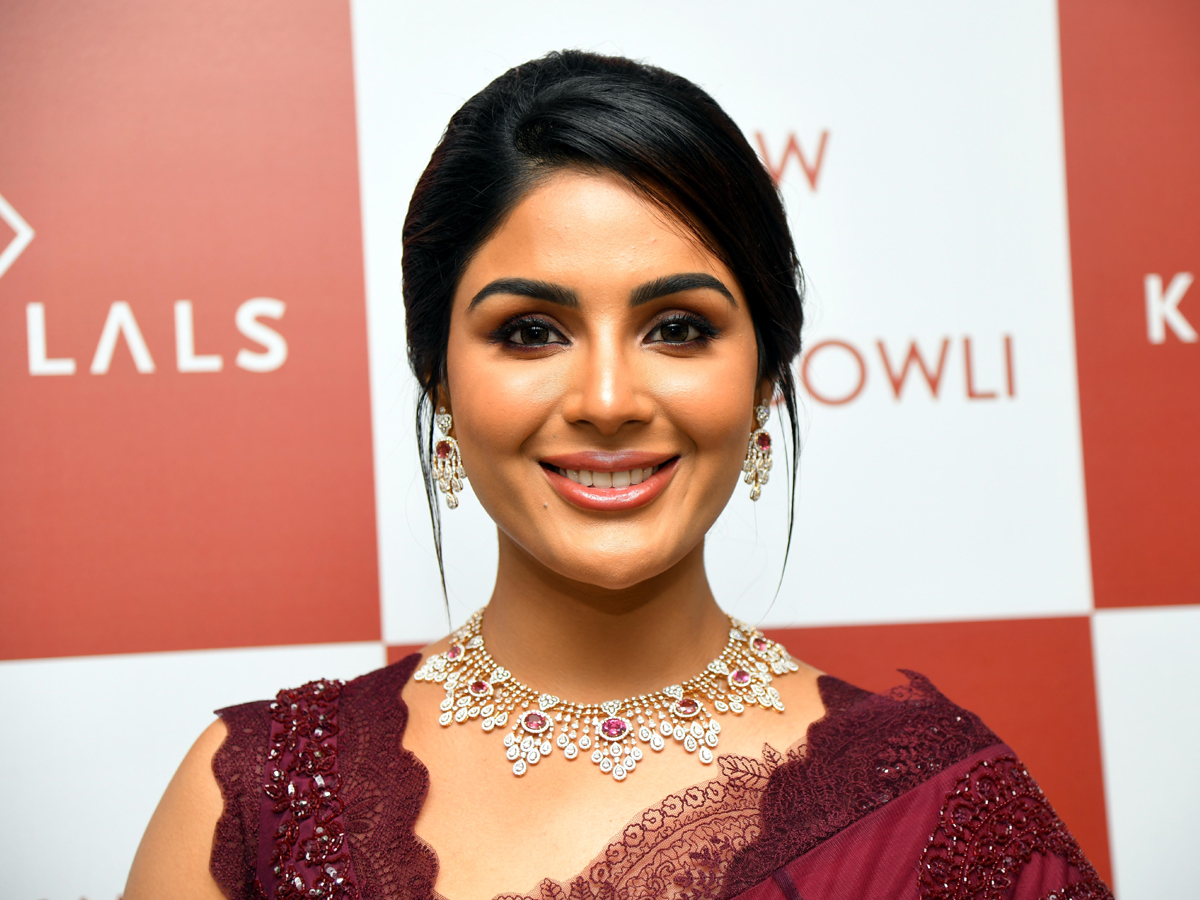Actress Samyukta Menon At Inauguration Of Kirtilal Jewellers Showroom at Gachibowli Photos - Sakshi4