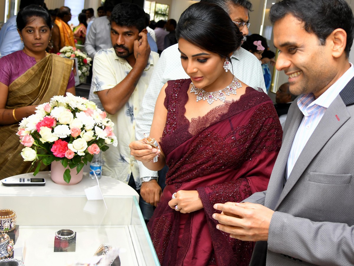 Actress Samyukta Menon At Inauguration Of Kirtilal Jewellers Showroom at Gachibowli Photos - Sakshi5