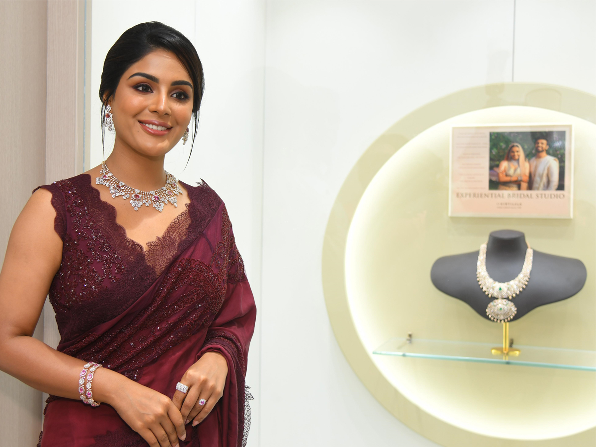 Actress Samyukta Menon At Inauguration Of Kirtilal Jewellers Showroom at Gachibowli Photos - Sakshi10