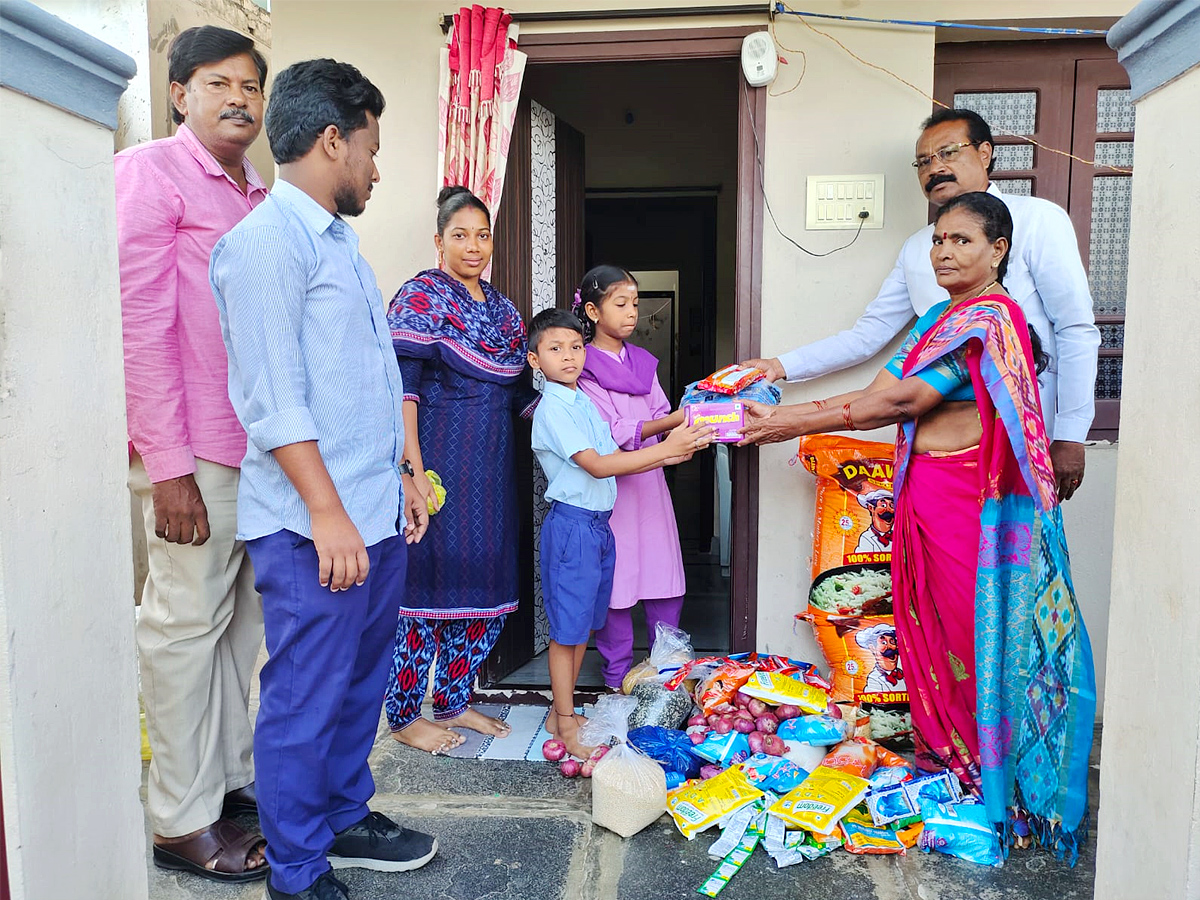 Huge Response To Jagananna Naa Bhavishyathu Program Photos - Sakshi10