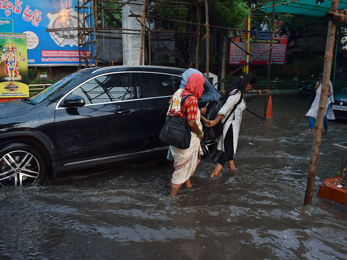 Heavy Rain in Hyderabad Pics - Sakshi7