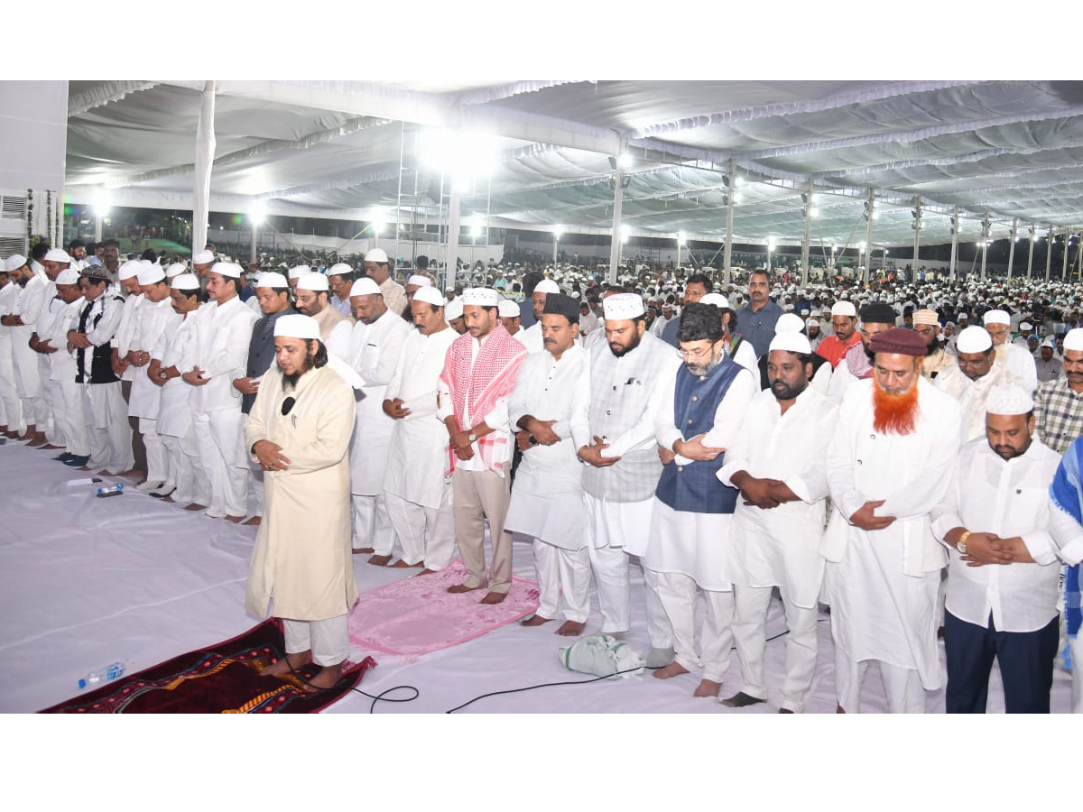 AP CM YS Jagan Participates in State Level IFTAR Programme Photos - Sakshi7