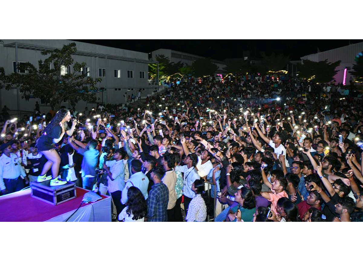 Nikhita Gandhi Indian playback singer at IIT Tirupati program Photos - Sakshi2