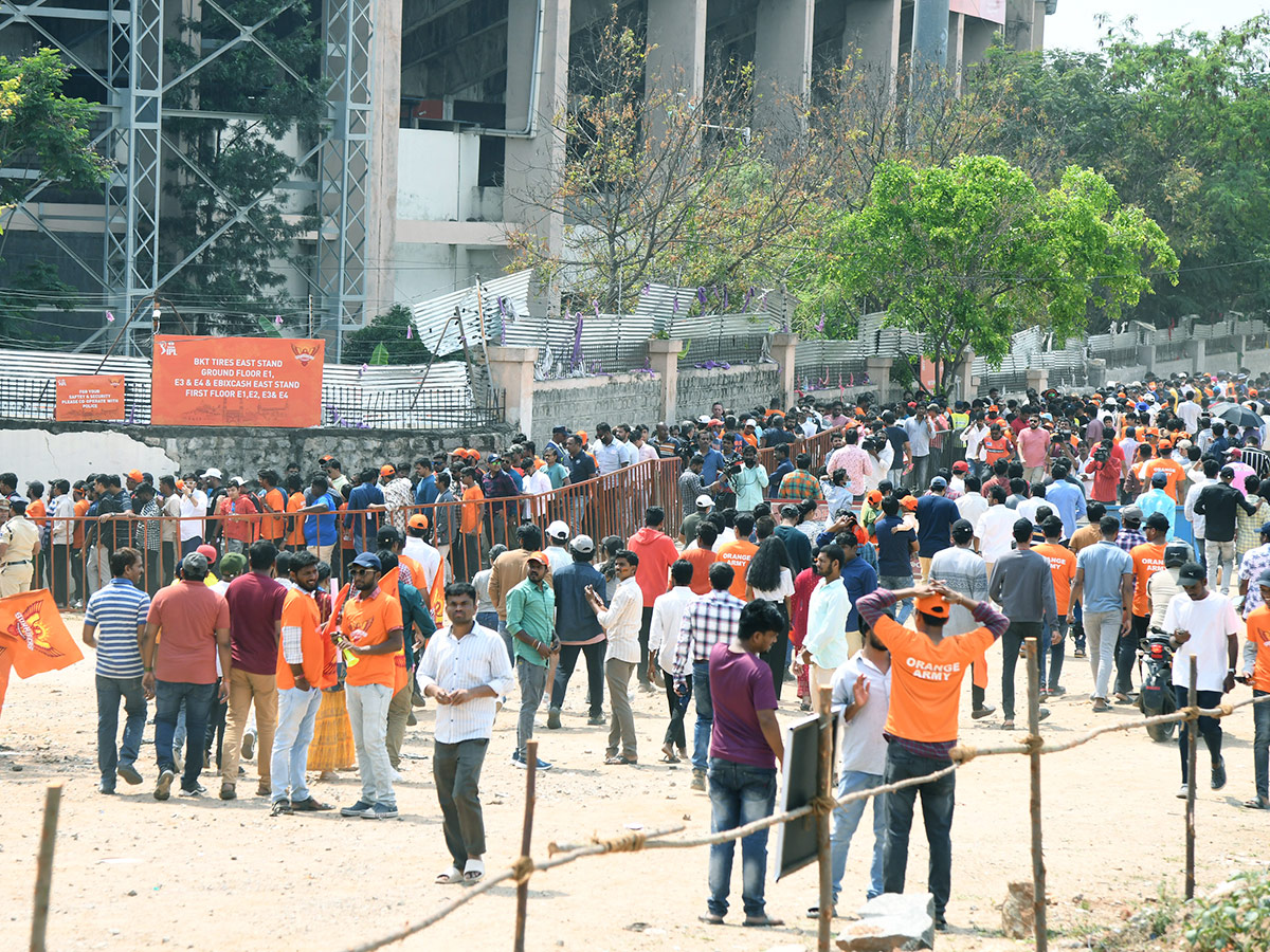 SRH and RR Match in Hyderabad Stadium Photos - Sakshi20