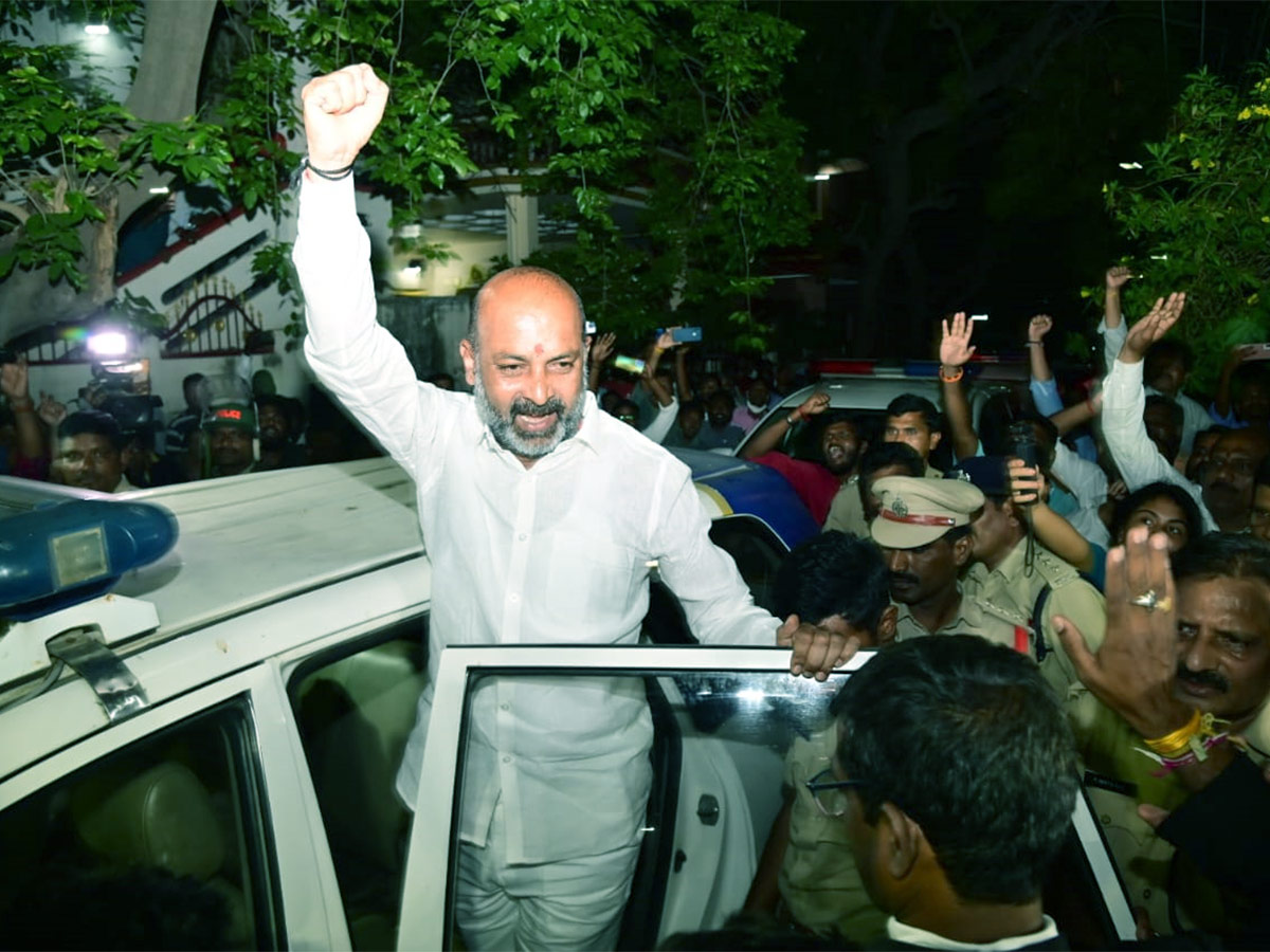 Telangana BJP chief Bandi Sanjay Arrest To Judicial Custody Photos - Sakshi17