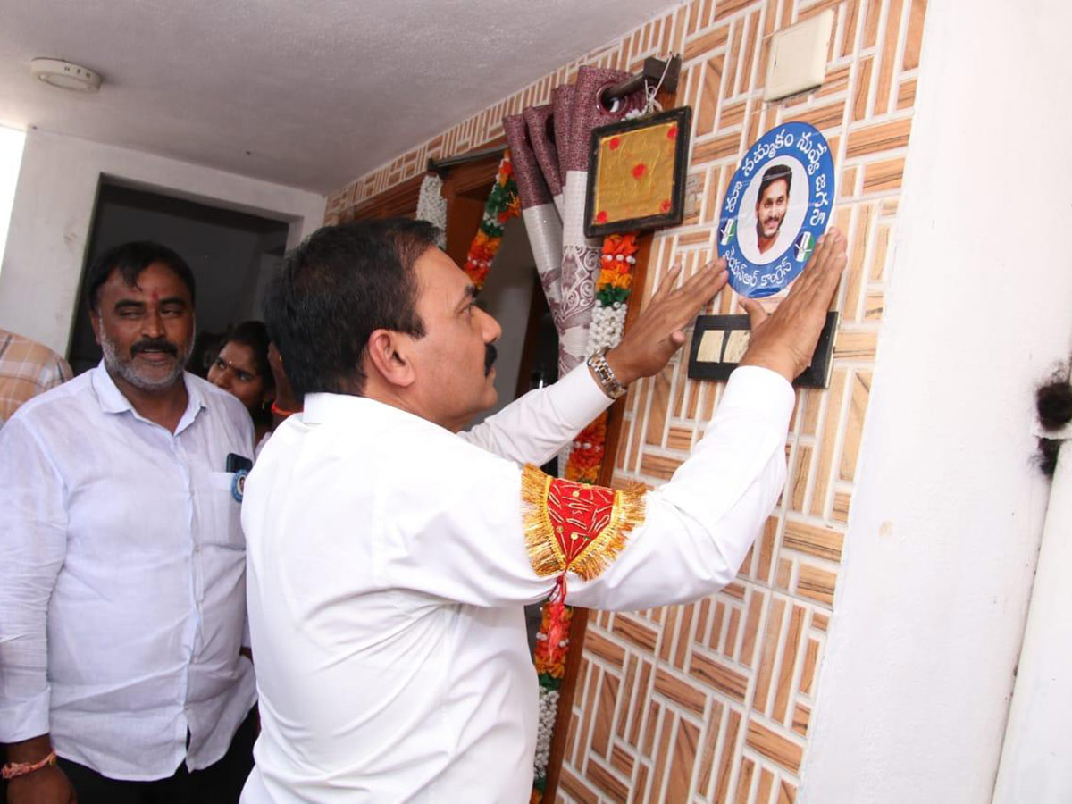 Jagananne Maa Bhavishyathu Campaign First Day - Sakshi38