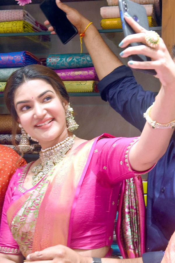 Honey Rose Shop opening in Warangal Photos - Sakshi13