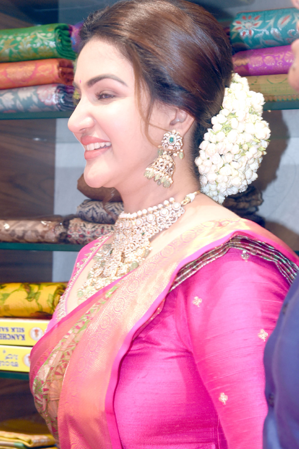 Honey Rose Shop opening in Warangal Photos - Sakshi20