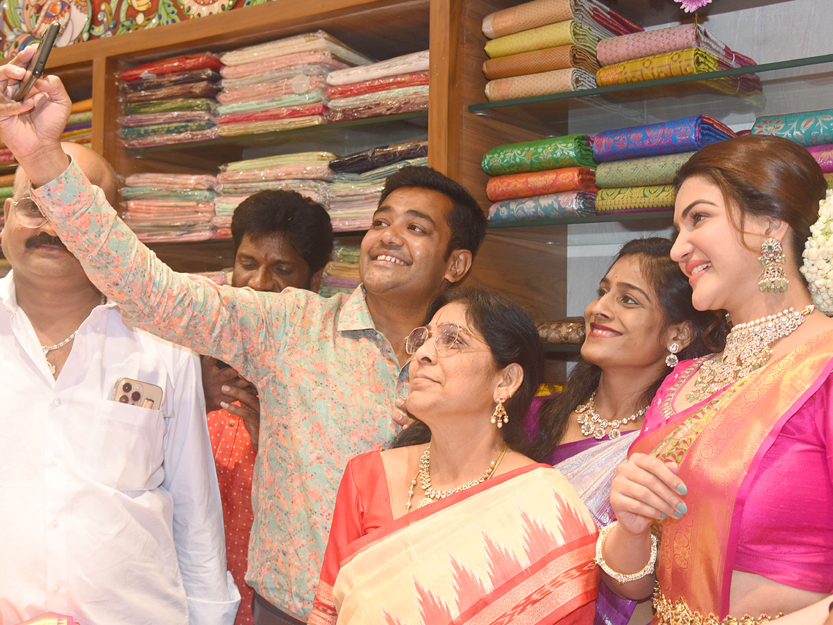 Honey Rose Shop opening in Warangal Photos - Sakshi5